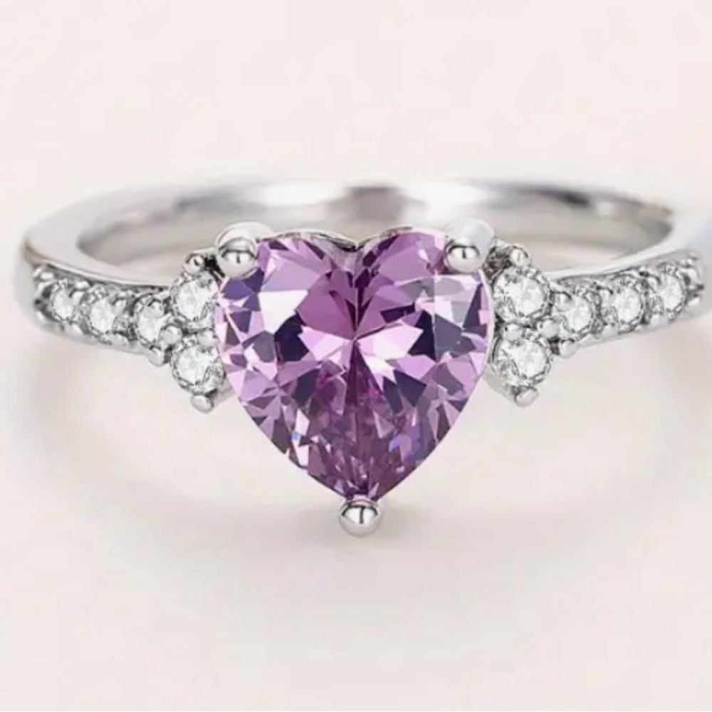 Gorgeous‎ Purple Cubic Zirconia Heart Silvertone Ring Size 8